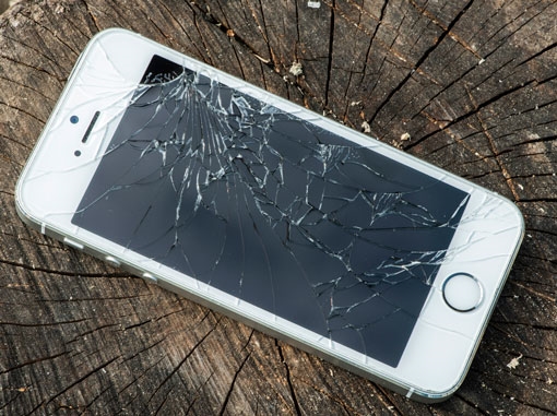 image-1417621518-broken-iphone-editorial-only-510px